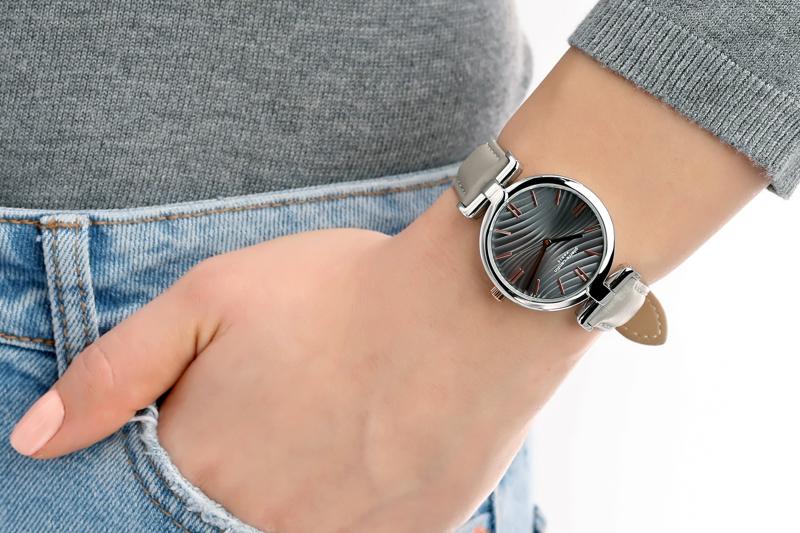 خرید ساعت مچی زنانه پیرکاردین مدل PC902702F03 به چه کسانی پیشنهاد می‌شود؟